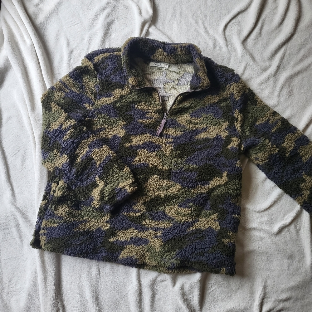 Gingerly fuzzy pullover camo print women's size 1X/2X